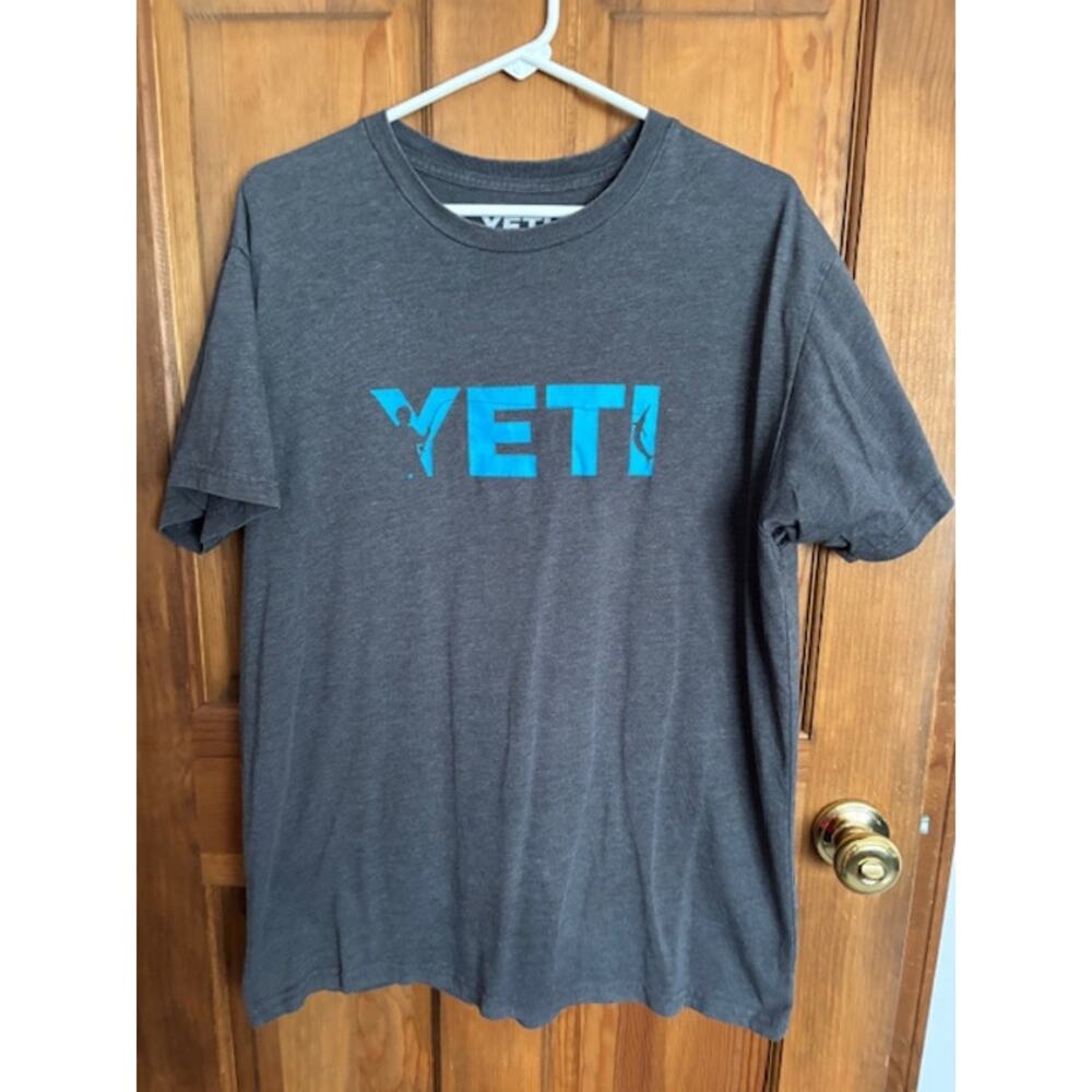 YETI Gray Short Sleeve T-Shirt Size Large - 50% Cotton 50% Polyester